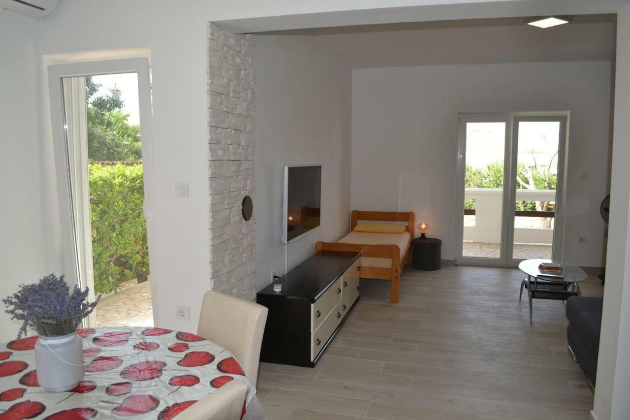 Apartment Rafael Pag Town Bagian luar foto